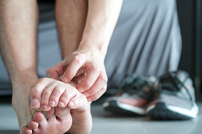 How Dry Skin and Athlete’s Foot Differ